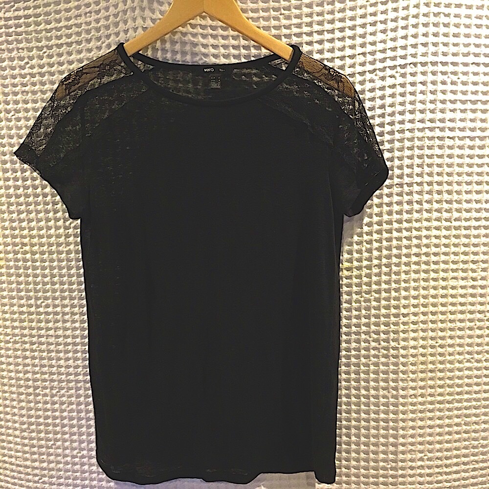 Mango black linen top. Size S. In good condition.
